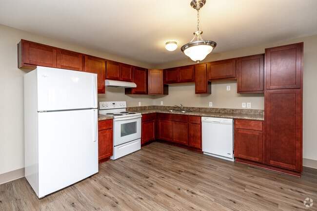 1BR, 1BA - 765SF - Kitchen - Connect55+ Ankeny Senior Living 55+