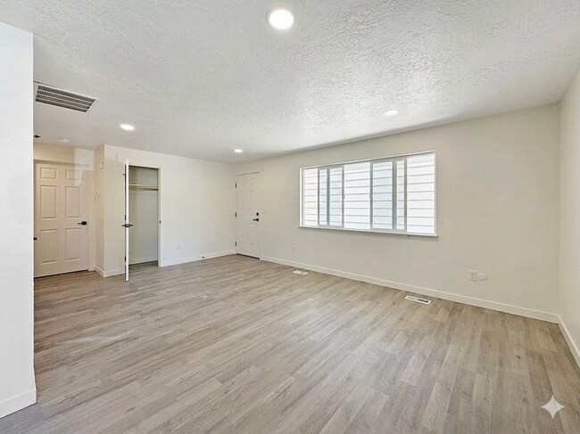 Foto del edificio - 1243 S Security Ln