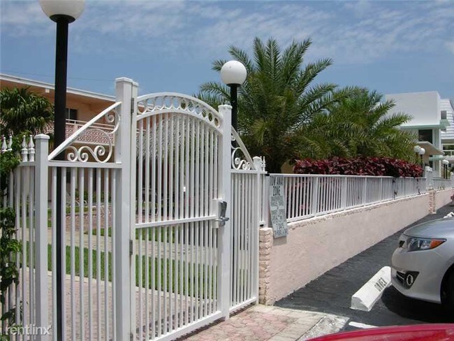 2 br, 1 bath Condo - 4228 N Ocean Dr 203 photo'
