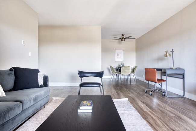 Building Photo - 644 Edgewater Blvd