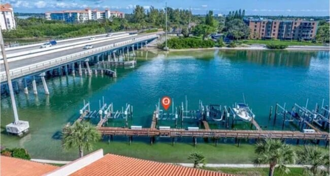 Foto del edificio - 4790 Brittany Dr S