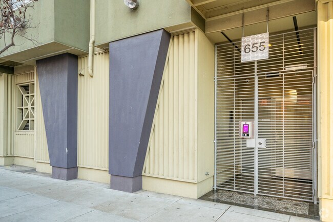 Entrada - 655 5th St
