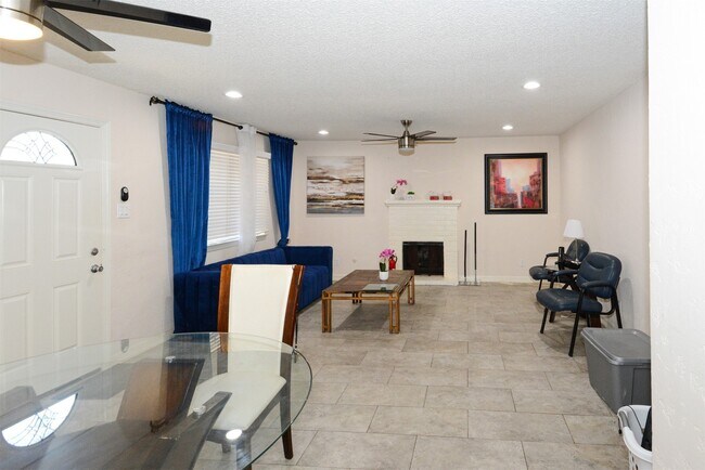 Building Photo - 5632 Birchmont Dr