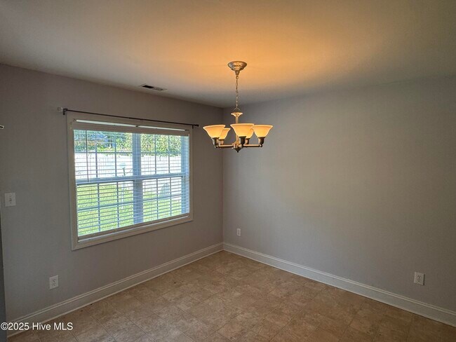 Foto del edificio - 202 Two Oaks Ct