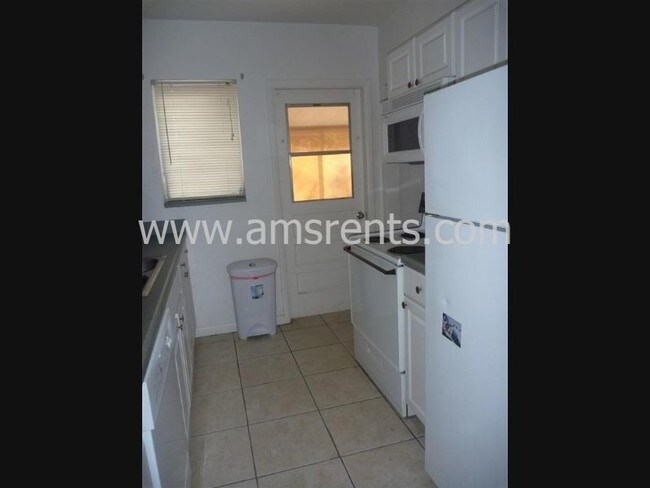Foto del edificio - 3704 Chelsea St