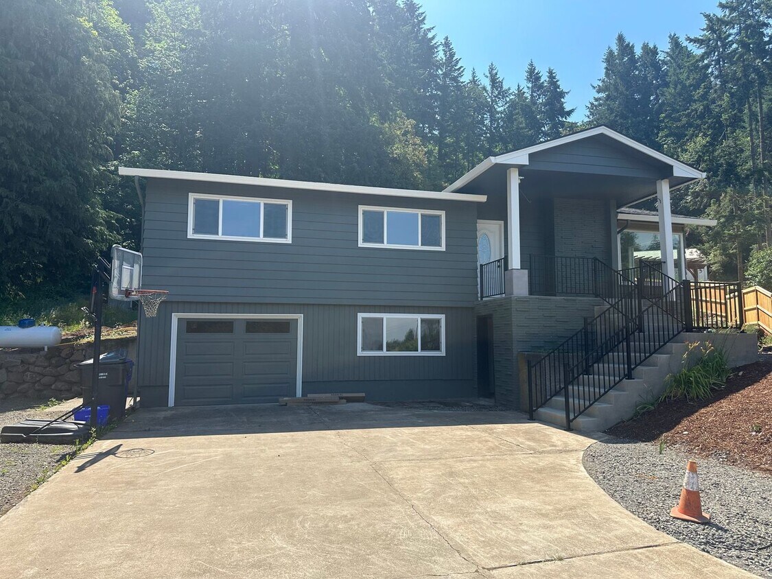 Primary Photo - Beautifully Refreshed Home on Several Acre...