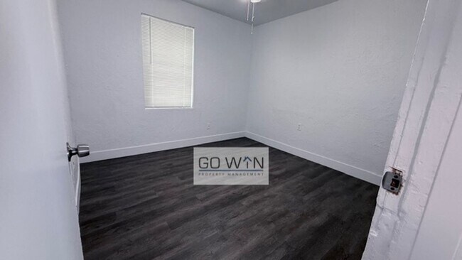 Foto del edificio - 3 Bed/ 1 Bath - House - Amazing Price