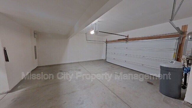 Building Photo - 6558 Calle Koral