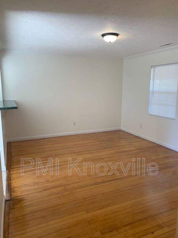 Foto del edificio - 379 Robertsville Rd