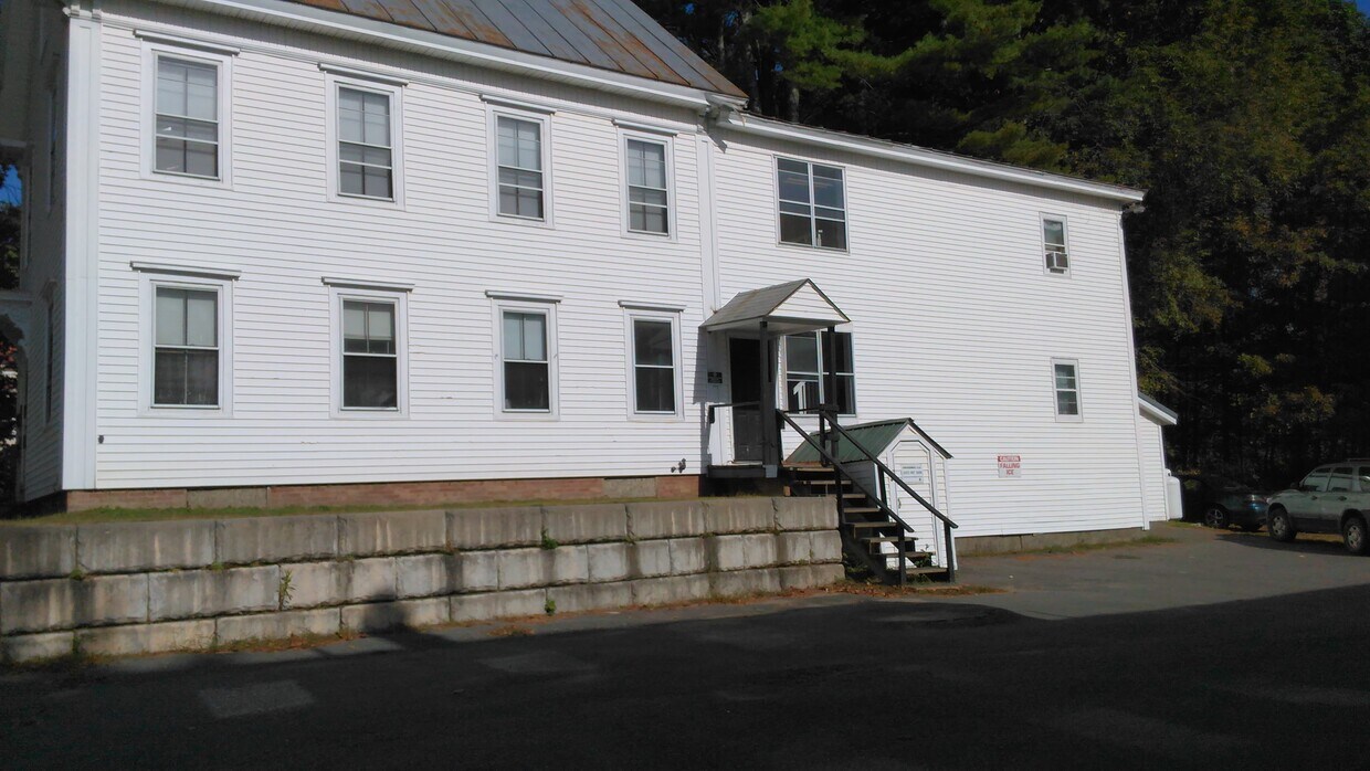 29 Summer St Unit 2, Skowhegan, ME 04976 Apartments Skowhegan, ME