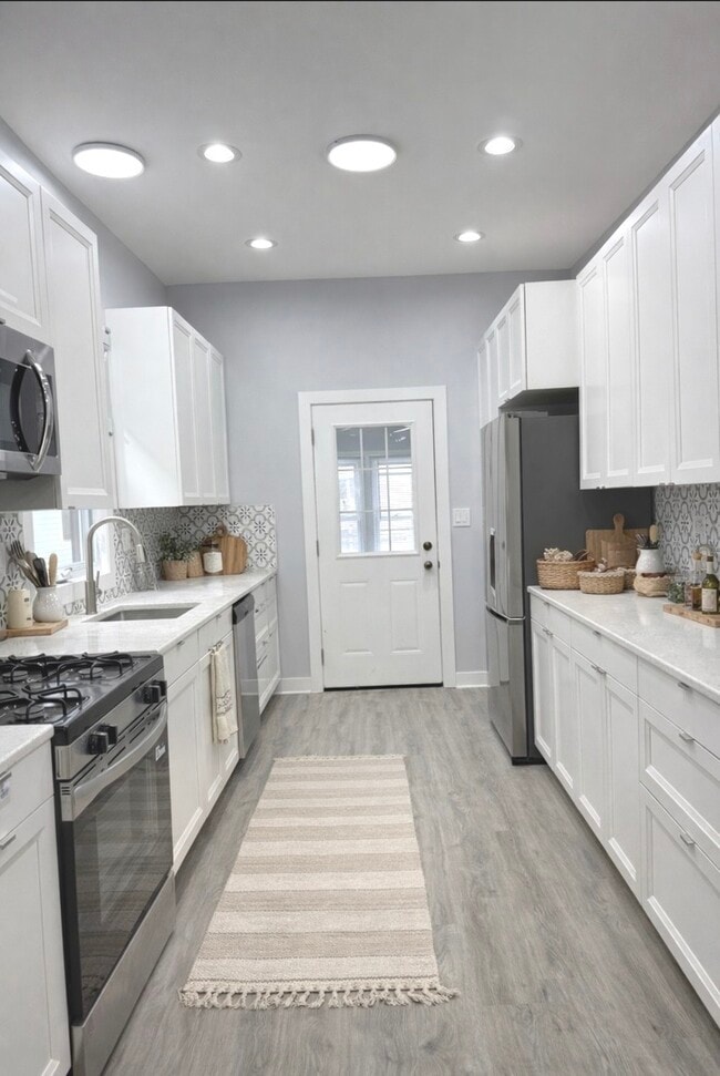 Building Photo - 2442 N Lawndale Ave