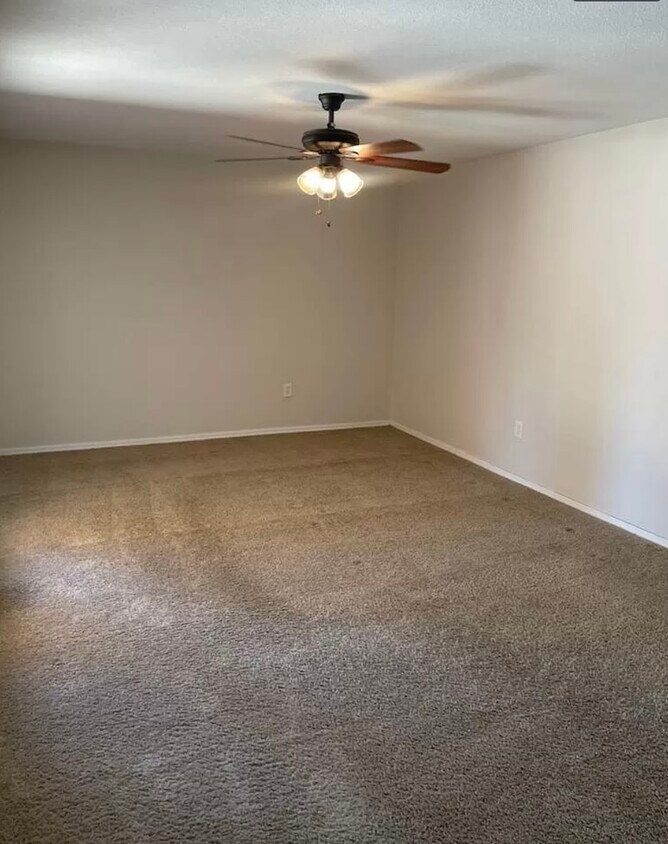 Foto principal - 4015 E Friess Dr