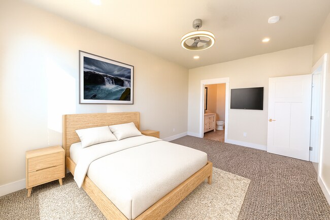 Building Photo - 67 S Main St