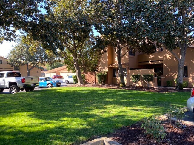 Foto del edificio - Two bedroom condo in Gated Community with ...