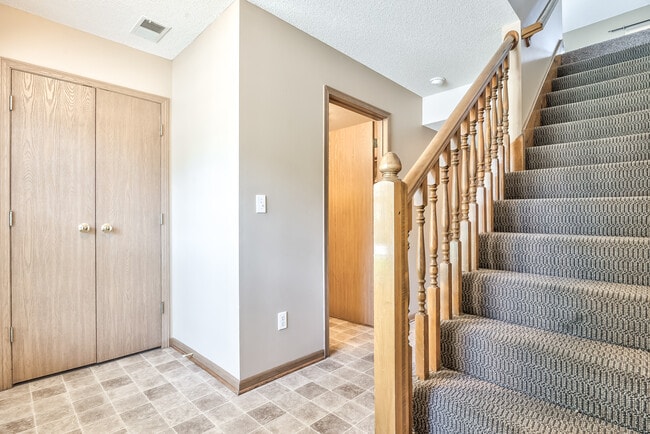 Entry with closet - 11220 W 61st St