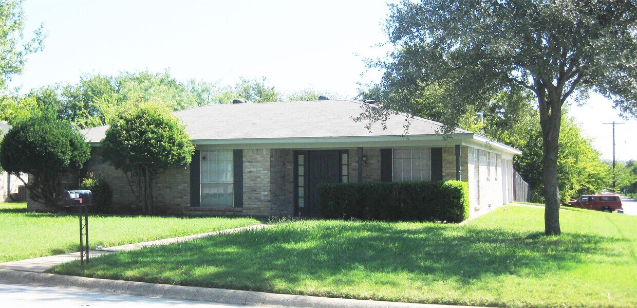 Foto principal - 1400 High Ridge Rd