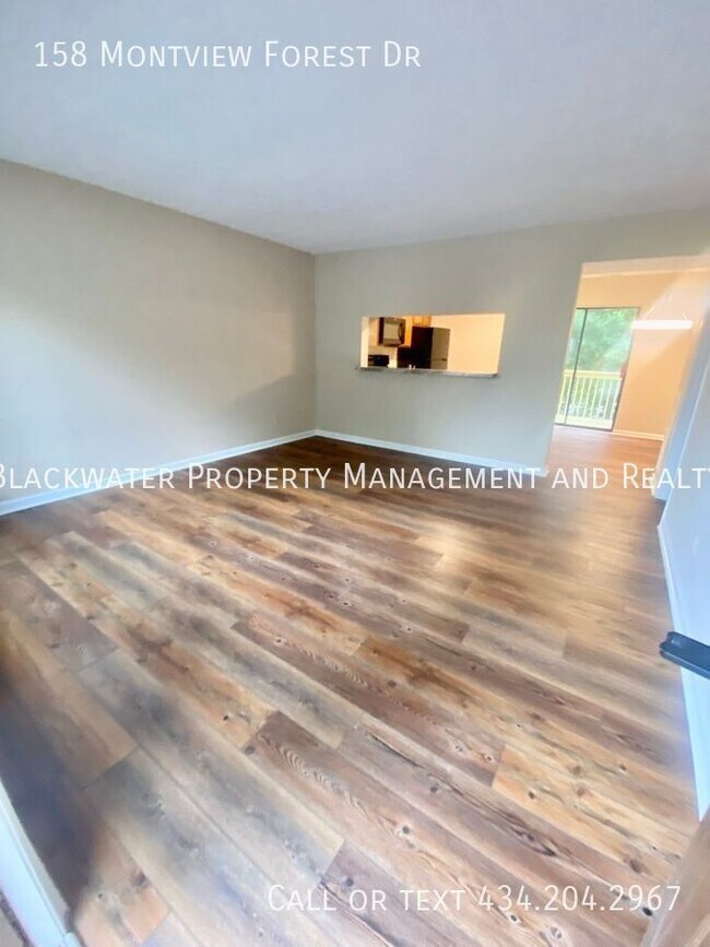 Foto del edificio - Four Bedroom Townhome Near LU!