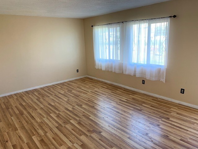 Foto del edificio - Renovated home for rent in Fontana