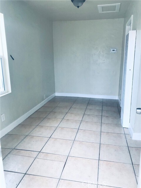 Foto del edificio - 1353 E 64th St