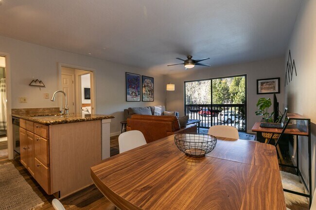 Foto del edificio - 420 Squaw Creek Rd