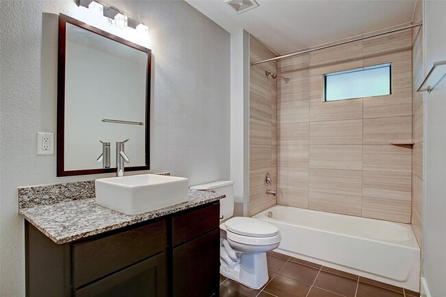 Foto del edificio - 1218 Jackson Blvd