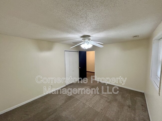 Building Photo - 627 Ash St