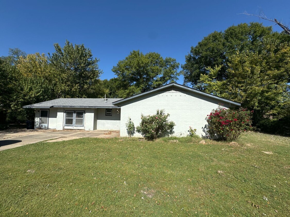 1005 SE 10th St, Muldrow, OK 74948 House Rental in Muldrow, OK