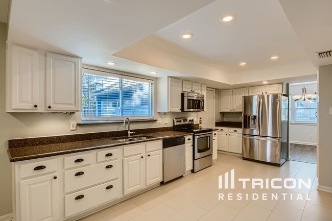 Building Photo - 1712 Hartford Dr