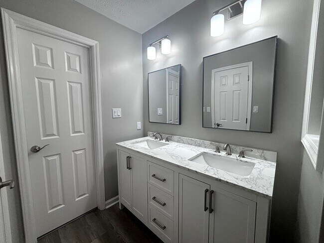 Building Photo - 2585 Gotts Ln