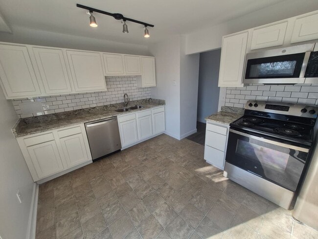 Photo - 212 St Jude Cir House