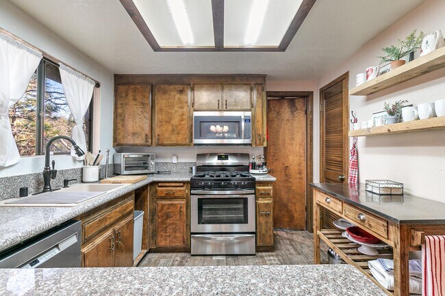 Foto del edificio - 729 Rhine Rd