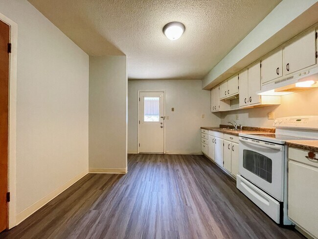 Building Photo - 4701 W Garver Drive