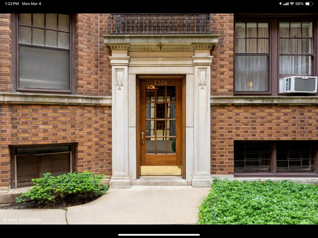 Building Photo - 2324 N Lincoln Park W