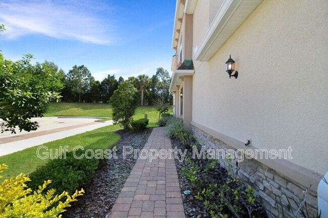 Building Photo - 5005 Skyview Ln