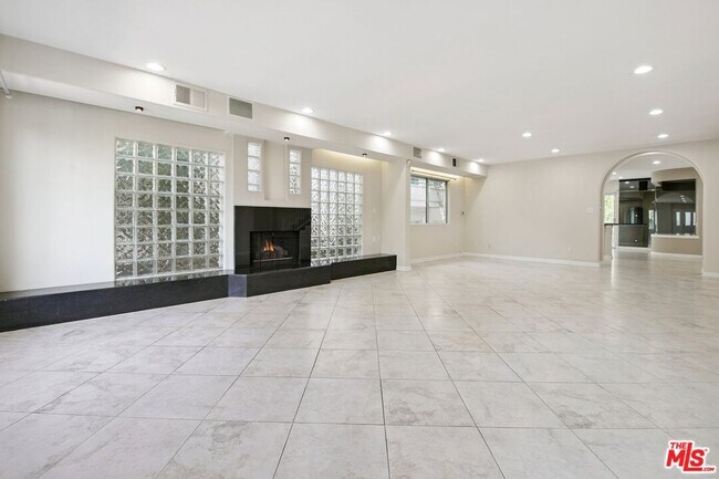 Foto del edificio - 12010 Texas Ave