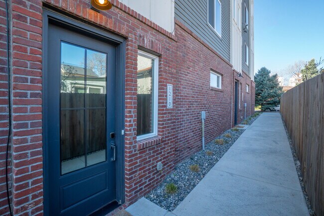 Building Photo - 1210 Osceola St