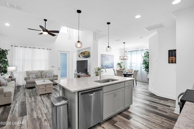 Building Photo - 402 Parrot Ln