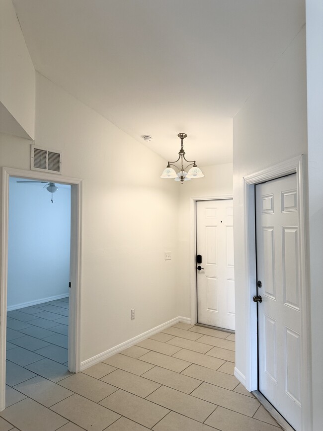 Building Photo - 1818 SW 15th Pl