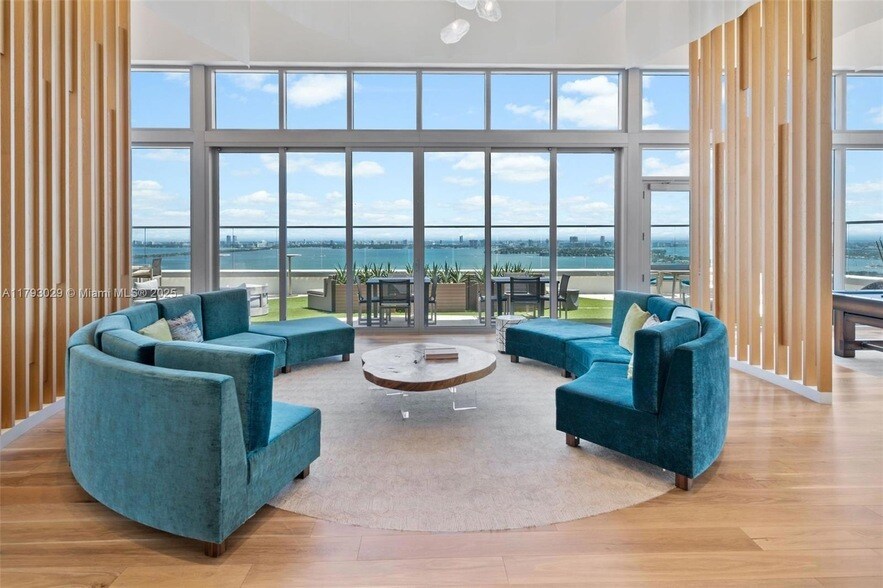 Foto principal - 2150 N Bayshore Dr
