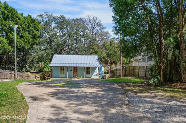 Foto del edificio - 421 E Main St