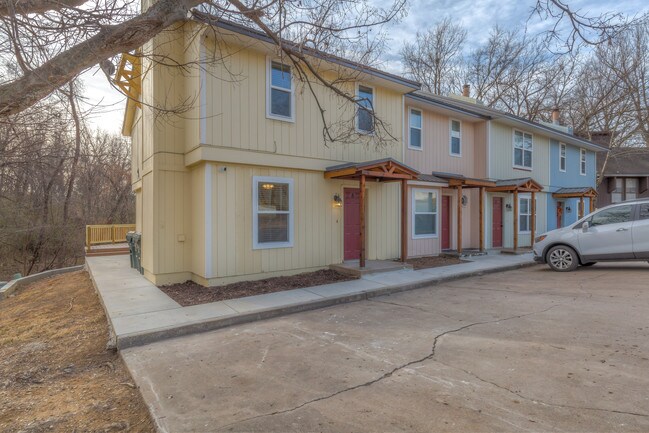 Building Photo - 644 Earthside Dr