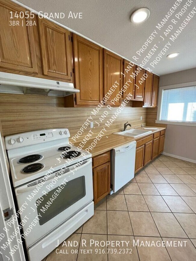 Foto del edificio - 14055 Grand Ave