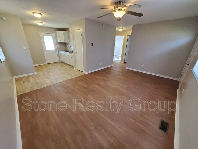 Foto del edificio - 7927 E Lambert Ave