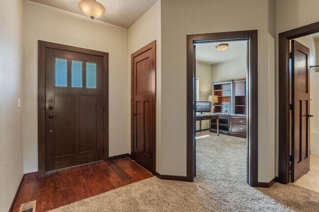 Building Photo - 6683 N Madellaine Dr