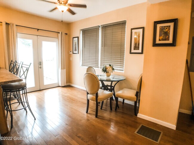 Foto del edificio - 70 Livingston Ave