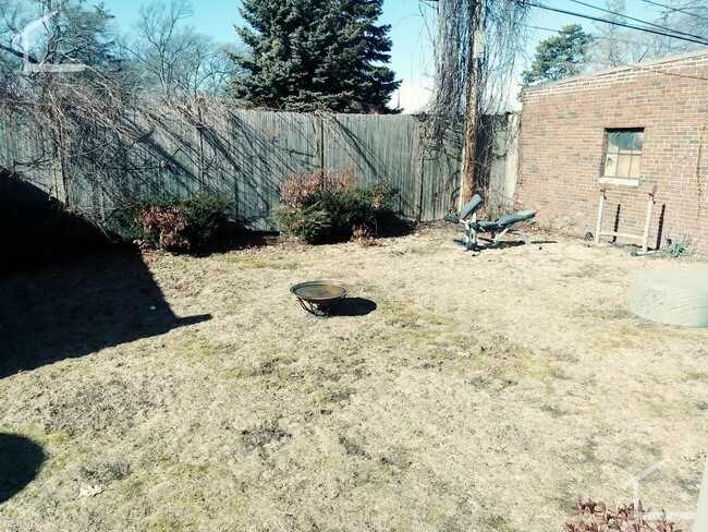 Foto del edificio - 5 br, 3.5 bath  - 25 Wade St