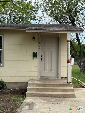 Building Photo - 709 Atkinson Ave