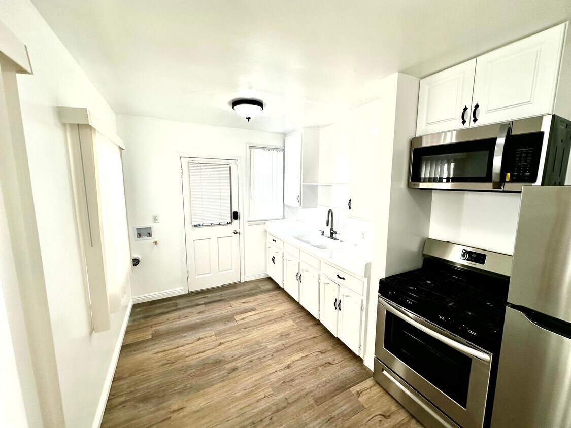 Foto principal - 4080-4084 Leimert Blvd (On sale)