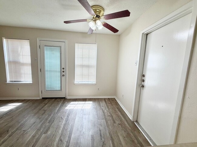 Building Photo - 3825 Kimberly Dr