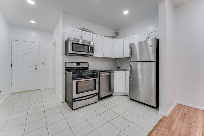 Building Photo - 497 Avenue A